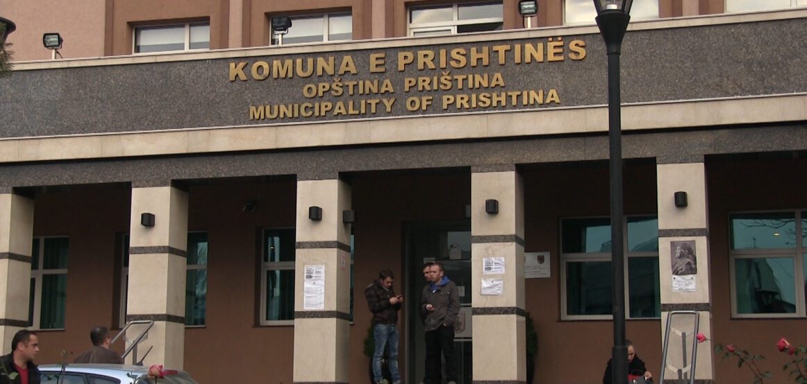 Komuna e Prishtinës ndan nga 250 euro për gratë me kancer të gjirit dhe pacientë me sëmundje kronike