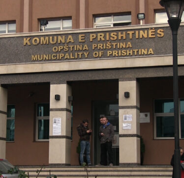 Komuna e Prishtinës ndan nga 250 euro për gratë me kancer të gjirit dhe pacientë me sëmundje kronike
