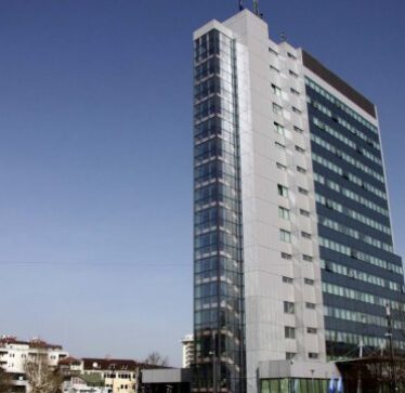 Zëvendësministri Dobra: Qeveria s’ka bërë dallime në ndarjen buxhetore nëpër komuna
