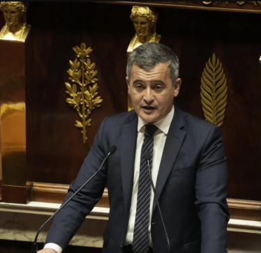 Franca me ligj të ri për imigrantët ilegal