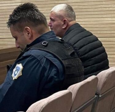 I akuzuari për vrasjen e djalit të tij refuzon të flasë para gjykatës, thotë se s’është mirë me shëndet