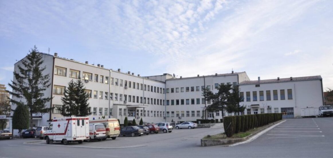 29-vjeçari u soll pa shenja jete, me 7 plagë nga thika – tregon drejtori i Spitalit të Gjilanit