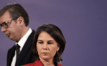 Baerbock godet Vucicin: S’mundesh në dy karrige njëkohësisht – dhe…