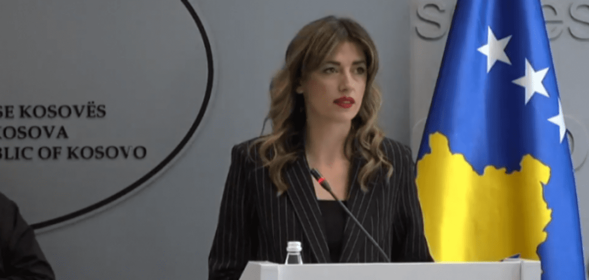Haxhiu i reagon Isufajt: Po të mos i hiqej fletarrestimi, operimi i Radoiçiqit në veri do të ishte i pamundur
