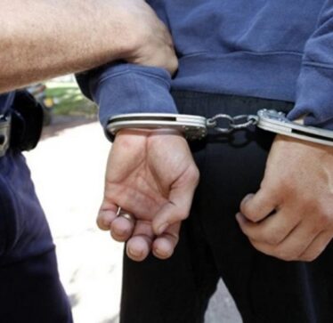 Arrestohet një i dyshuar në Pejë për “vrasje në tentativë”, goditi me veturë viktimën e iku