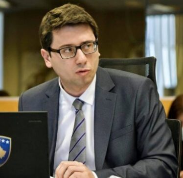 Dalin pagat e dhjetorit për sektorin publik, Murati kërkon që të festohet me produkte vendore