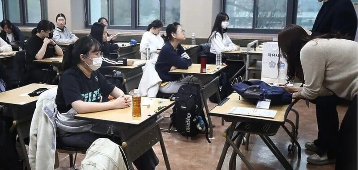 Koreja e Jugut: Studentët padisin qeverinë sepse provimi pranues përfundoi 90 sekonda më herët