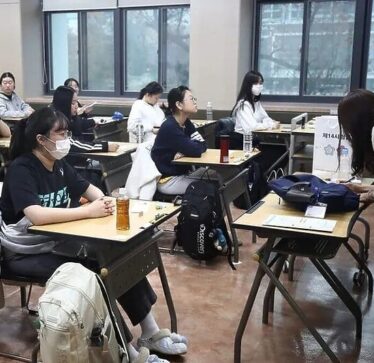 Koreja e Jugut: Studentët padisin qeverinë sepse provimi pranues përfundoi 90 sekonda më herët
