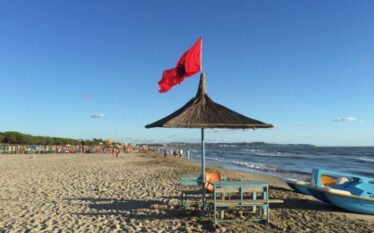 Banka e Shqipërisë: Turistët sollën 1.7 miliardë euro të ardhura