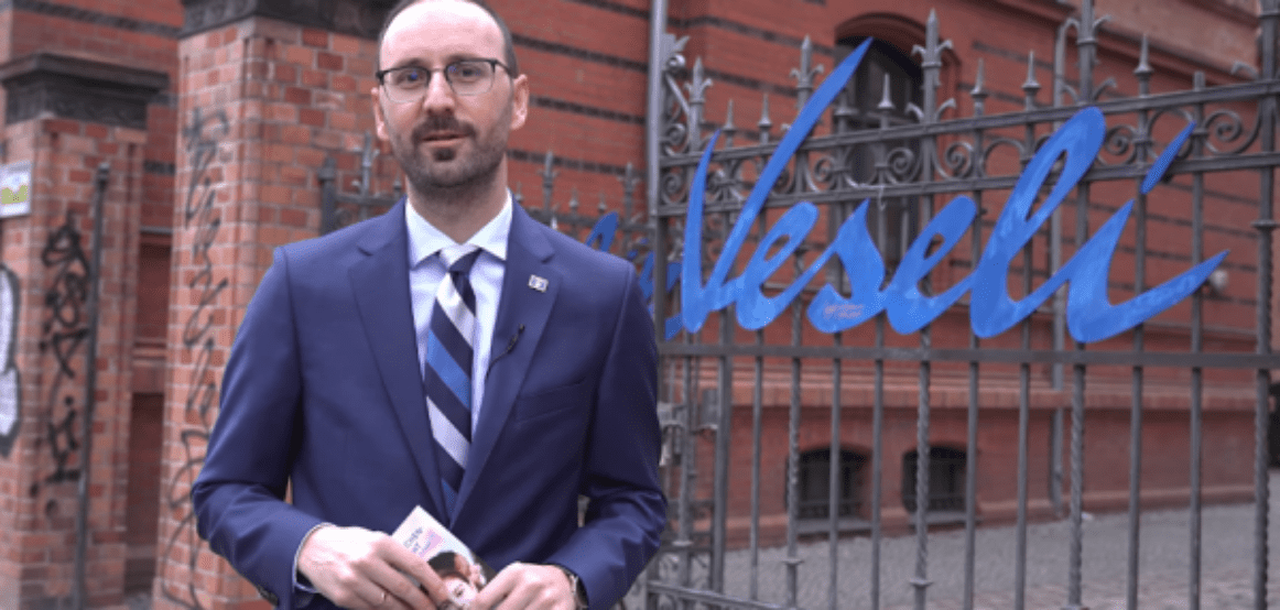 Ambasada e Kosovës në Gjermani thirr prindërit shqiptarë t’i regjistrojnë fëmijët për mësimin e gjuhës shqipe