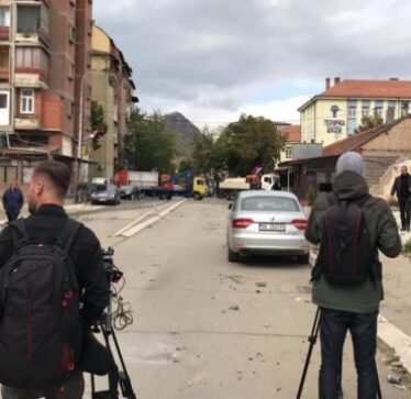 AGK: 74 raste të kërcënimeve e sulmeve ndaj gazetarëve sivjet, 30 në veri