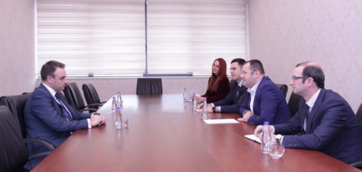 O’Connell në Prishtinë, BQK tregon çfarë diskutoi me Guvernatorin
