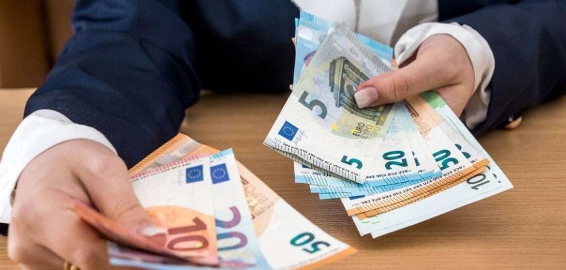 Kosovarët me borxhe deri në ‘fyt’, rreth 5 miliardë euro kredi