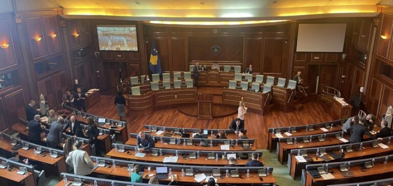 Kodi Civil rikthehet në Kuvend, kundërshtarët paralajmërojnë kundërshtim edhe më të madh