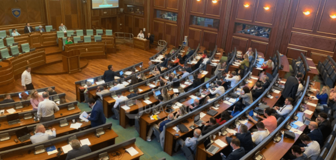 Emërohet komisioni për dhënien e provimit të Jurisprudencës