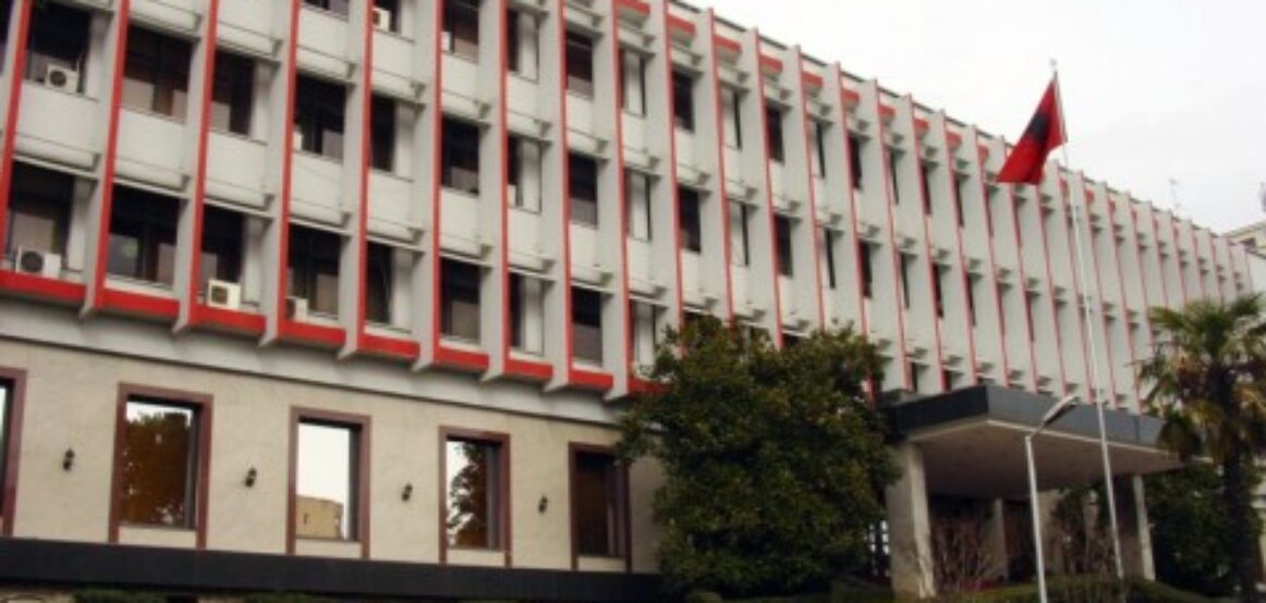 Sulmi me 15 të vrarë në Pragë, MEPJ: Nuk raportohet për të lënduar me shtetësi shqiptare
