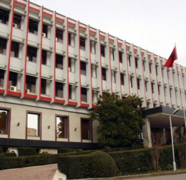 Sulmi me 15 të vrarë në Pragë, MEPJ: Nuk raportohet për të lënduar me shtetësi shqiptare
