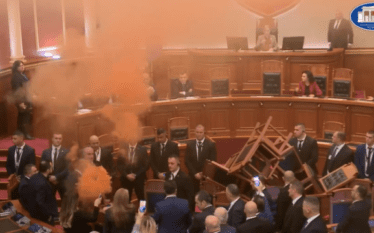EMRAT/ I “vunë flakën” Kuvendit, përjashtohen Sali Berisha dhe 5…
