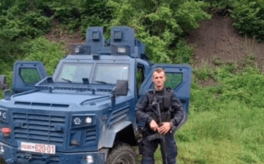 Vdes polici Rexhep Sejdiu në vendin e tij të punës…