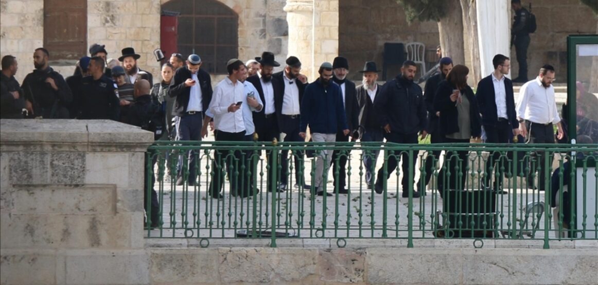 Hebrenjtë fanatikë planifikojnë të marshojnë drejt xhamisë Al-Aksa për t’i dhënë fund statusit të saj islam