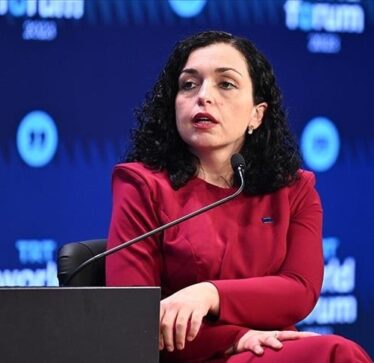 Vjosa Osmani në TRT World Forum: Serbia dëshiron të na kthejë në vitet 90