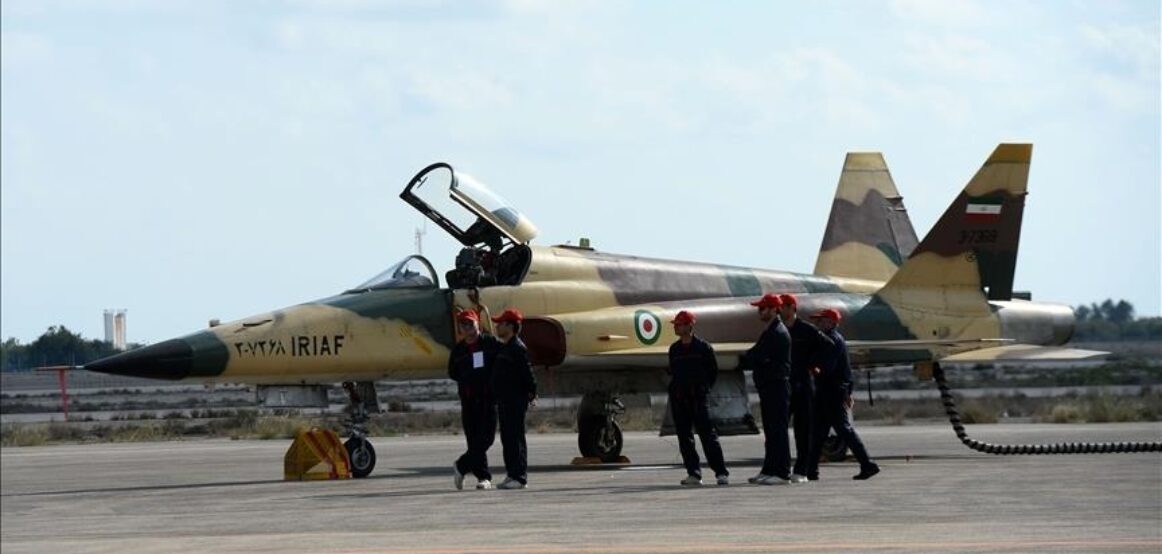 Një avion luftarak Su-22 rrëzohet në jug të Iranit
