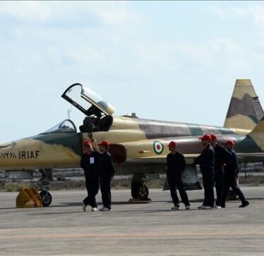Një avion luftarak Su-22 rrëzohet në jug të Iranit