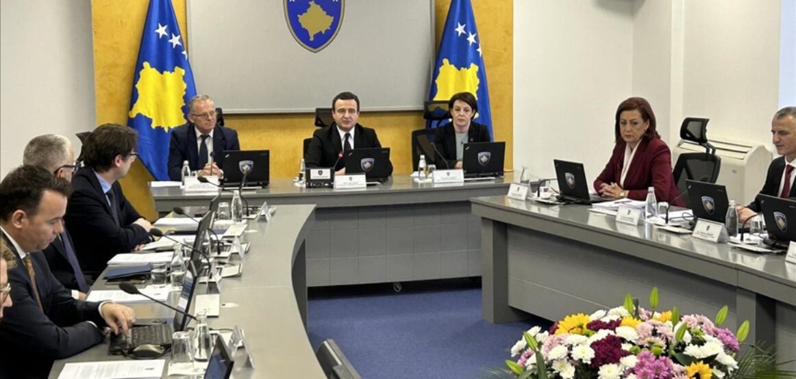 Kurti: Kosova do ta marrë vendimin për targat serbe pasi të vërtetojë se Serbia po zbaton vendimin për targat “RKS”