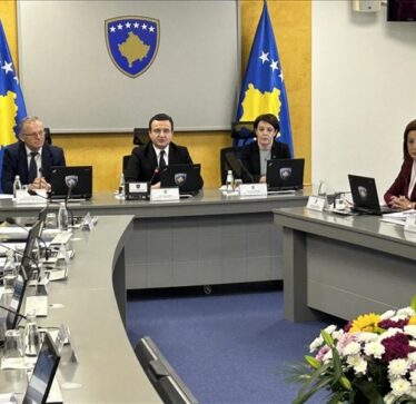 Kurti: Kosova do ta marrë vendimin për targat serbe pasi të vërtetojë se Serbia po zbaton vendimin për targat “RKS”