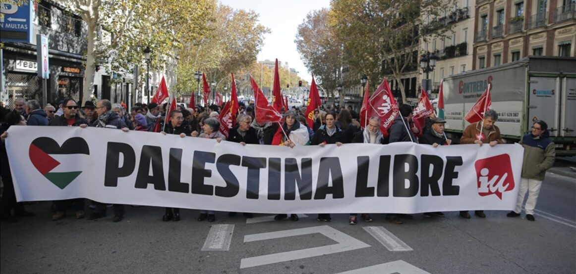 Spanjë, sheshet sërish mbushen në mbështetje për Palestinën