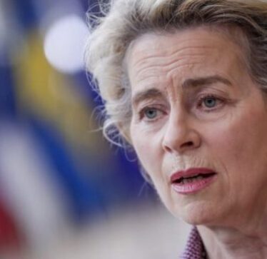 Von der Leyen për sulmin në Çeki: Jam e shokuar nga dhuna e pakuptimtë