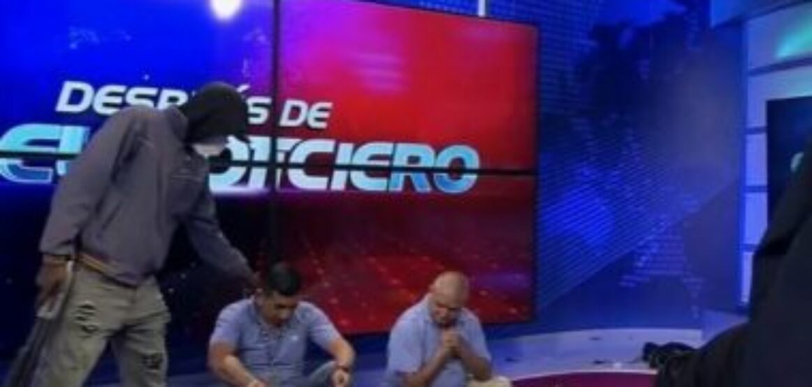 “Sulmuesit donin që të ishim live”, rrëfimet e gazetarëve nga tmerri i pengmarrjes në televizionin ekudorian