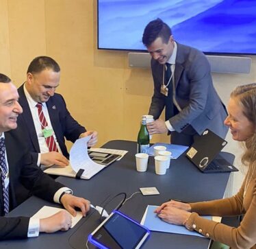 Kurti e takon zv.presidenten e kompanisë “Meta”, i kërkon që ta lejojnë monetizimin në Kosovë