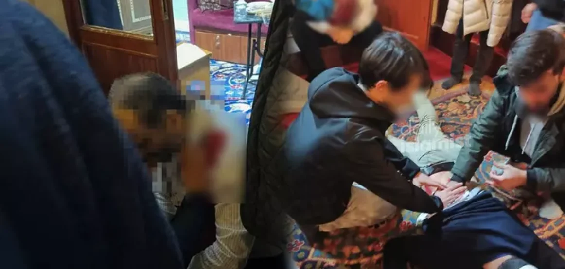 Sulm me thikë në një xhami në Stamboll, dy të plagosur