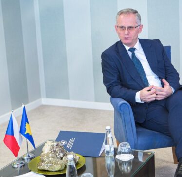 Bislimi takohet me ministrin çek, biseduan rreth planit për integrimin evropian të Kosovës