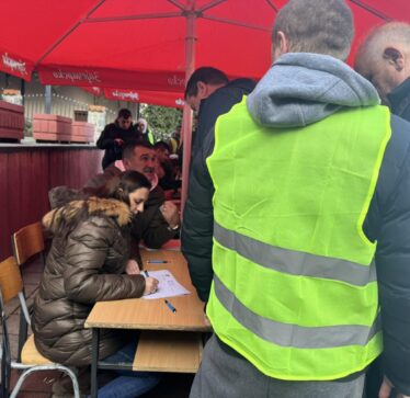 Nis peticioni i qytetarëve për shkarkimin e kryetarit të Komunës së Zveçanit, Ilir Peci