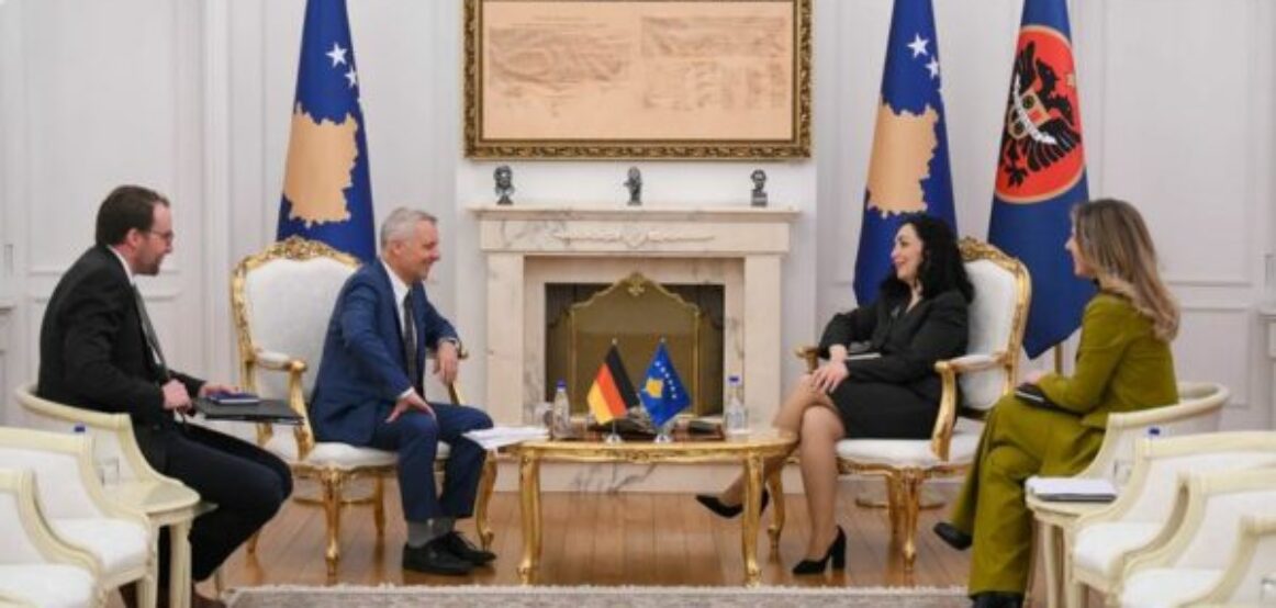 Rohde takohet me Osmanin pas paralajmërimit se moszbatimi i vendimeve të Kushtetueses e bllokon anëtarësimin e Kosovës në KiE