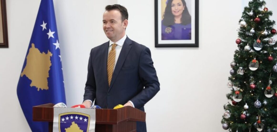 Peci: Të gjithë duhet të distancohen nga deklarata se Kosova është “shtet i përkohshëm”