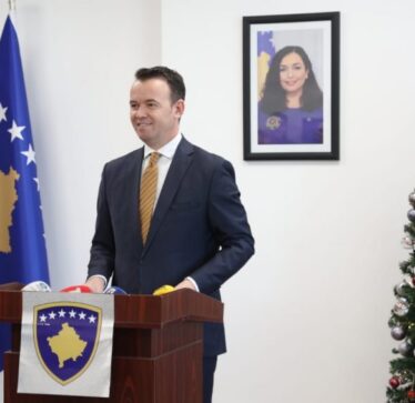 Peci: Të gjithë duhet të distancohen nga deklarata se Kosova është “shtet i përkohshëm”