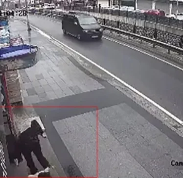 VIDEO/ Panik në rrugët e Stambollit, një burrë goditi me thikë 11 kalimtarë