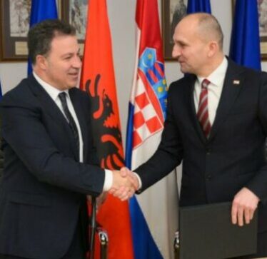 Ministri shqiptar i Mbrojtjes në Zagreb: E vlerësojmë mbështetjen që Kroacia i jep Kosovës