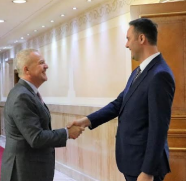 Konjufca pret në takim ambasadorin italian në Kosovë