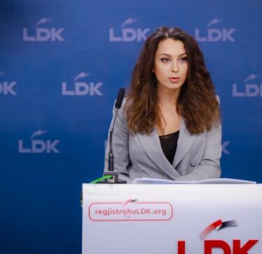 Kica-Xhelili: Kur ballafaqohemi me injorancë të pushtetit e partive tjera, na mbetet të vlerësojmë nëse ia vlen të heshtet apo reagohet