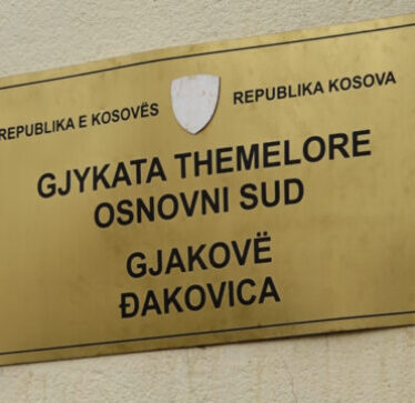 Me kërkesë të avokatit, shtyhet gjykimi për korrupsion ndaj drejtorit të Urbanizmit në Gjakovë dhe dy zyrtareve tjerë