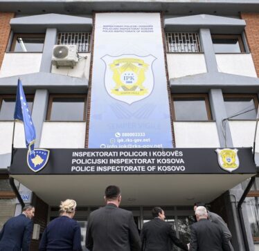 Kurti e Sveçla vizituan Inspektoratin Policor, kërkojnë “trajtim të paanshëm” të rasteve