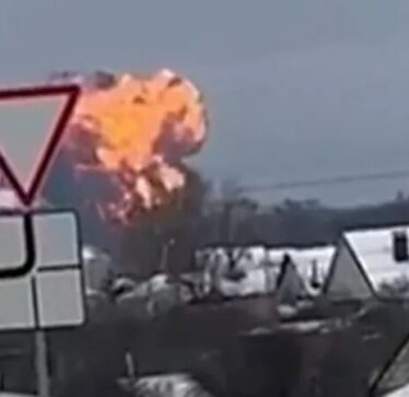 Rrëzimi i aeroplanit ushtarak rus shkakton 65 viktima, ka raportime se brenda kishte ushtarë ukrainas