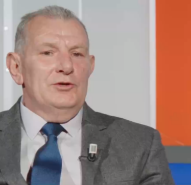 Buja: Forcat serbe u prinë e u ndihmuan edhe nga disa shqiptarë për të hyrë në Reçak për masakrimin e 45 civilëve