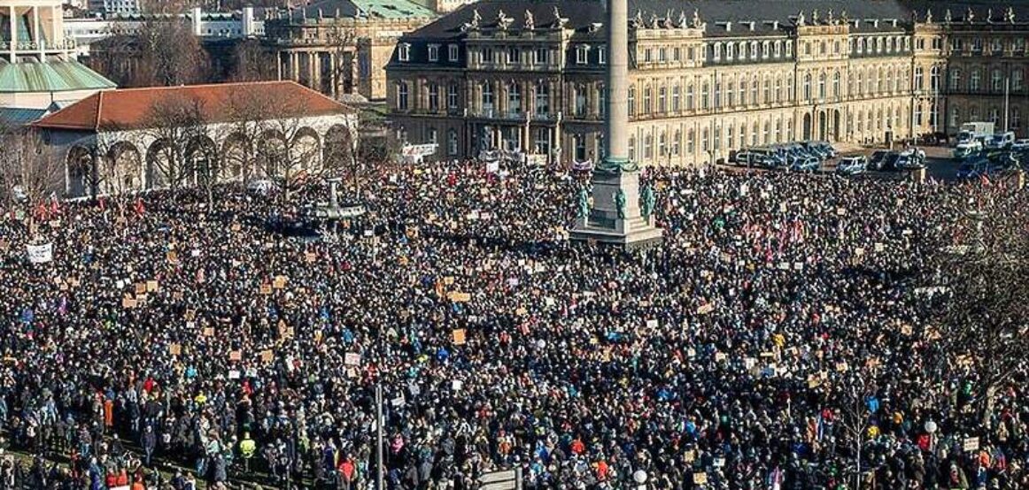 Mbi 100,000 Njerëz Protestojnë Në Gjithë Gjermaninë Kundër AfD-së dhe Planit të Dëbimit