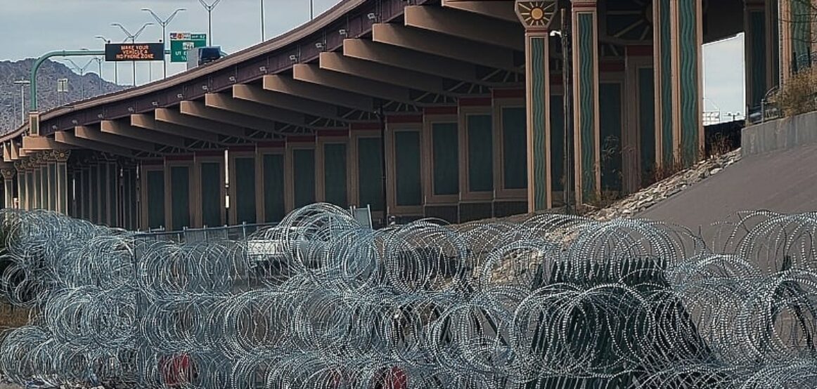Konflikti mes qeverisë amerikane dhe Teksasit për kufirin: Telat me gjemba mbeten, tensionet rriten në administratën Biden