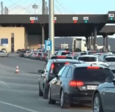 Policia iu bënë thirrje qytetarëve të shfrytëzojnë pikat kufitare me më pak fluks